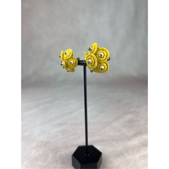 Vintage 1950s 1960s Flower Power Screwback Earrings - Picture 2 of 7